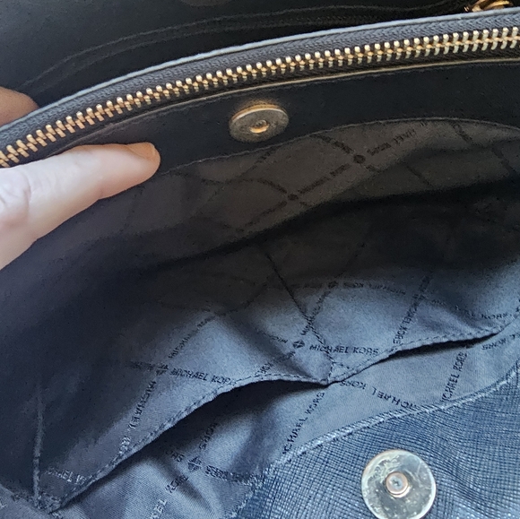 MICHAEL KORS BLACK LEATHER SAFFIANO BLUE NWOT - Picture 5 of 7